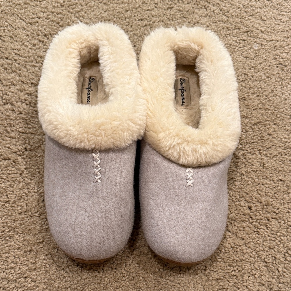 Dearfoams Cream Slippers with Plush Lining